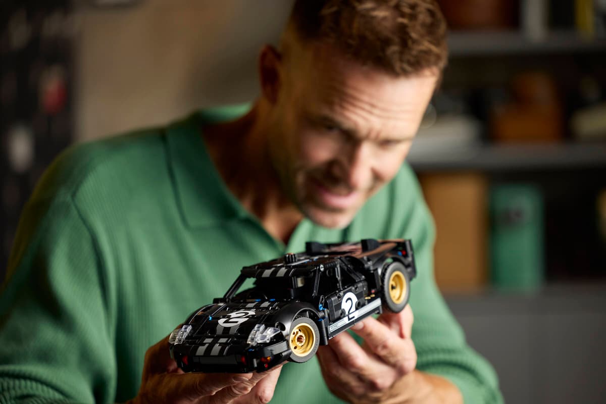 LEGO Technic 1966 Ford GT40 MKII Race Carr  - 42223